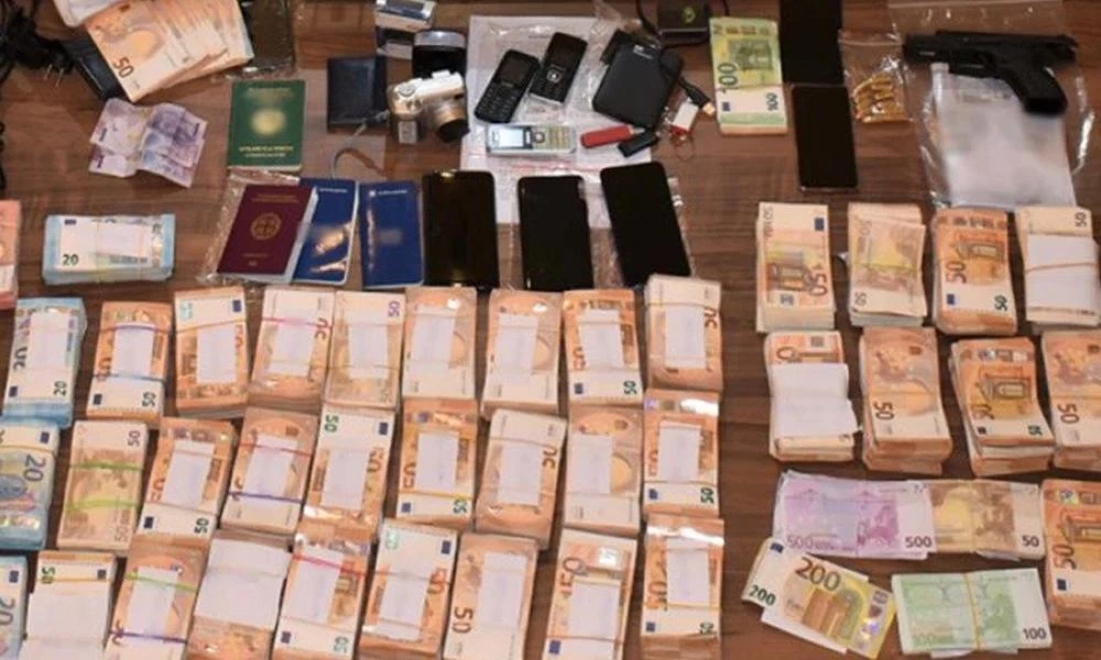Κύκλωμα παράνομων ελληνοποιήσεων: Προσωρινά κρατούμενα τρία μέλη του